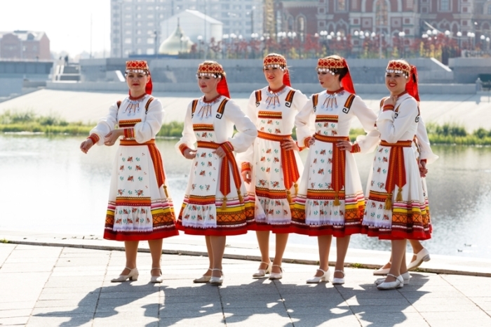 Национальная одежда финно-угорского народа марийцев./Фото: filmariel.ru