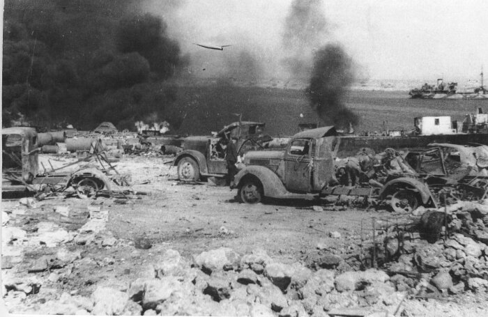 Отходя, немцы уничтожали все, что успевали. /Фото: qrim.org