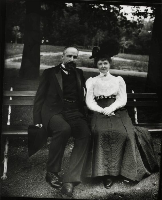 Столыпин с женой Ольгой Борисовной в парке Елагина острова. Петербург, 1906 г./Фото: opentextnn.ru