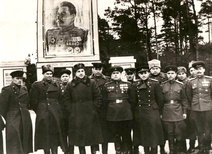 В. С. Абакумов с группой чекистов. 3-й справа в 1-м ряду. /Фото: i.pinimg.ru