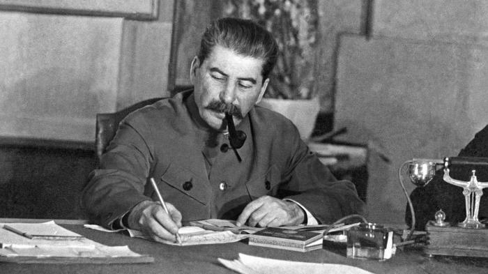 Сталин приблизил Абакумова и отдалил Берия. Но в конце концов и Виктор Семёнович также попал в немилость. /Фото: cdn.iz.ru