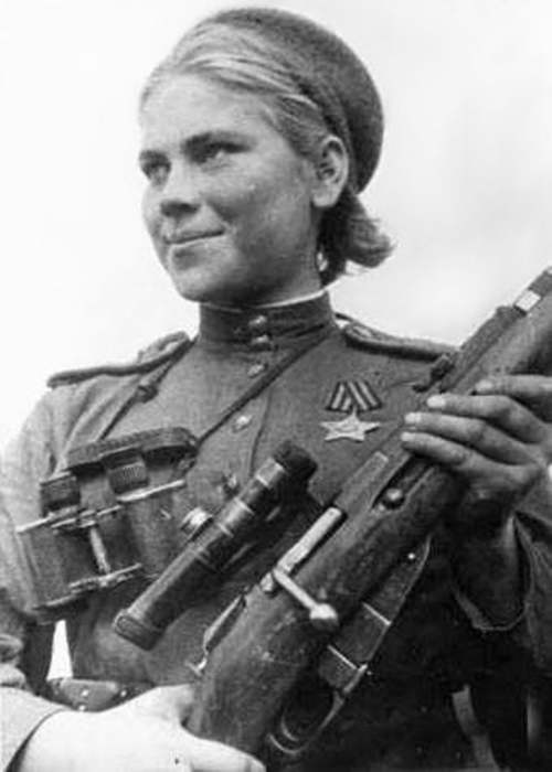 Роза Шанина – советский одиночный снайпер отдельного взвода снайперов-девушек 3-го Белорусского фронта, была известна способностью вести точную стрельбу по движущимся целям дуплетом (двумя идущими друг за другом выстрелами)./Фото: dailygeekshow.com