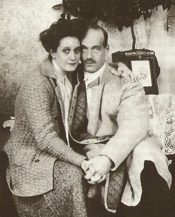 Михаил Романов с женой Натальей Брасовой. /Фото: i.pinimg.com