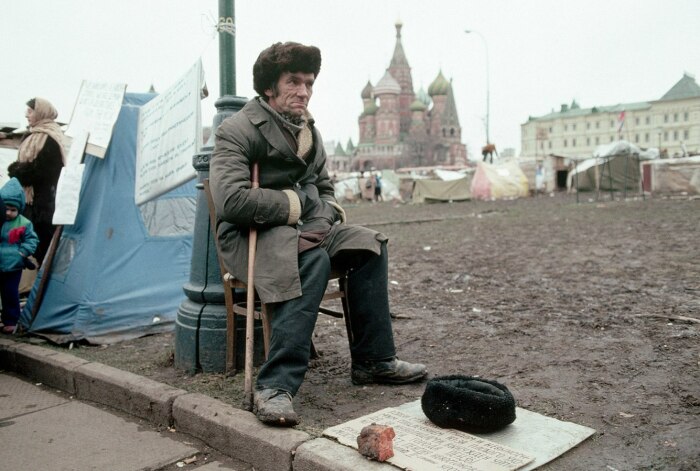 Официально нищих в СССР не было. /Фото: ic.pics.livejournal.com