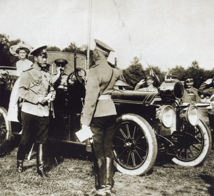 По политическим соображениям Николай II предпочитал открытые автомобили. Царь считал, что должен быть виден народу./Фото: mtdata.ru