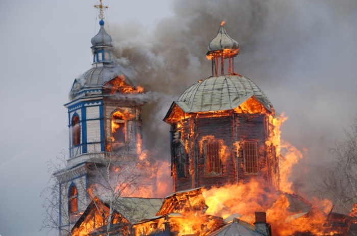 Место, где сгорела церковь, не годилось для строительства. /Фото: tolksnov.ru
