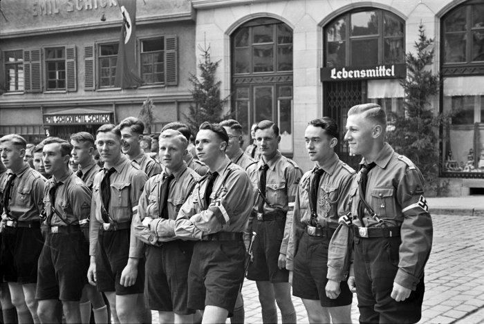 Нацистской пропаганде среди молодежи в Германии уделяли особое внимание. /Фото: tuebingen.de