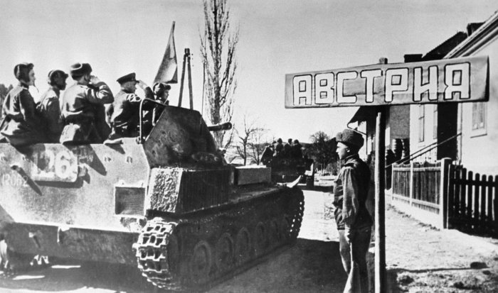 Советские войска переходят границу Австрии во время Великой Отечественной войны, 31 марта 1945 г. /Фото: cdn1.img.sputniknews-uz.com