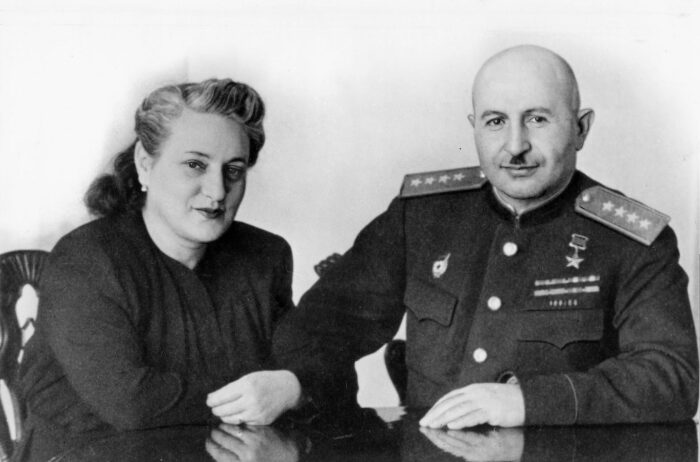 Баграмян с супругой. /Фото: spouses-of-commanders.mil.ru