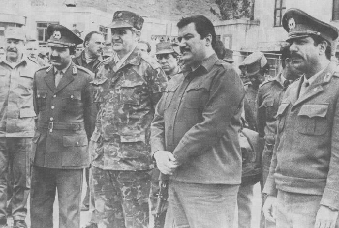 Наджибулла с советскими военными советниками. /Фото: afganwar.belarchive.ru