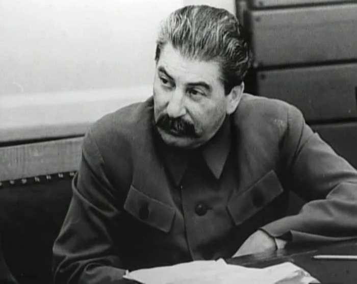 Телеграмма от агента Х вызвала у Сталина реакцию недоумения и множество вопросов… /Фото: avatars.mds.yandex.net