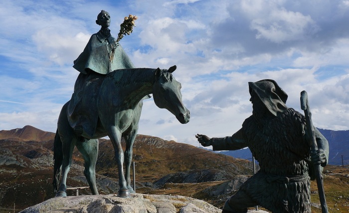 Памятник Суворову в Альпах./Фото: img12.blogzona.ru