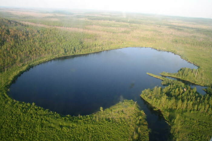 По одно из версий кратером является озеро Чеко. /Фото: mediasole.ru