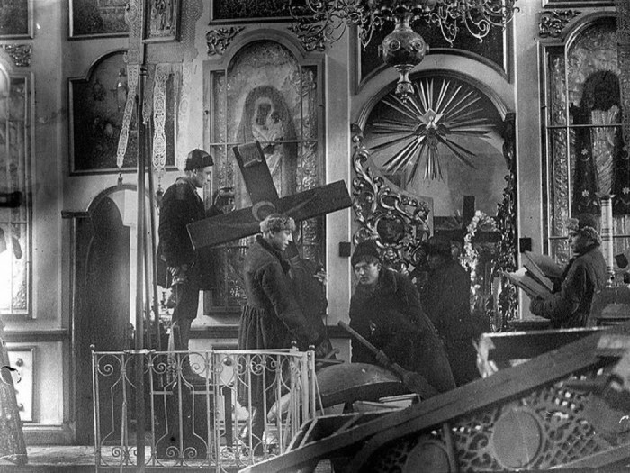 За 10 лет (1931-1941 гг.) большевики ликвидировали более 40 тыс. культовых сооружений, было арестовано от 80 до 85 % священников, то есть более 45 тыс. /Фото: kramola.info