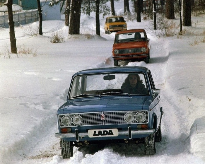 Ездить зимой на лысой резине было непросто. /Фото: avatars.dzeninfra.ru