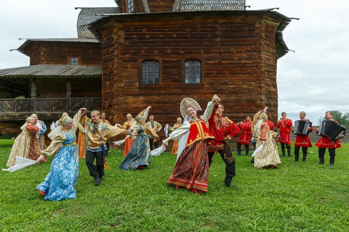 Если после навязывания жених соглашался, то свадьбу старались сделать побыстрее. /Фото: almode.ru