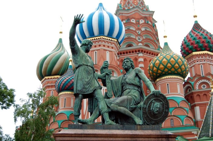Памятник Минину и Пожарскому в Москве./Фото: avatars.mds.yandex.net