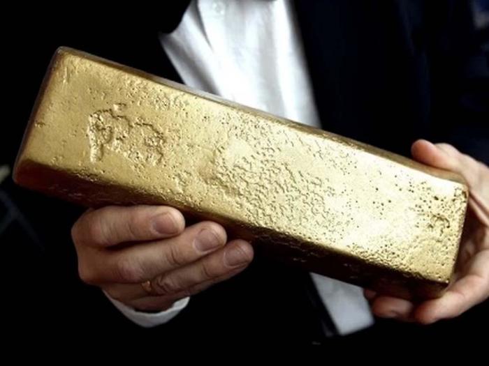 Так выглядело золото «Эдинбурга», поднятое на поверхность через 40 лет после гибели корабля. /Фото: mvestnik.ru
