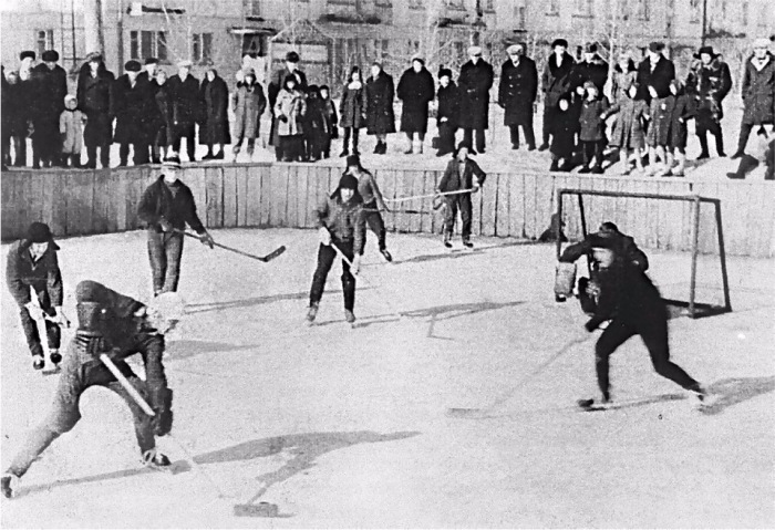 Хоккейный матч во дворе./Фото: radical.ru