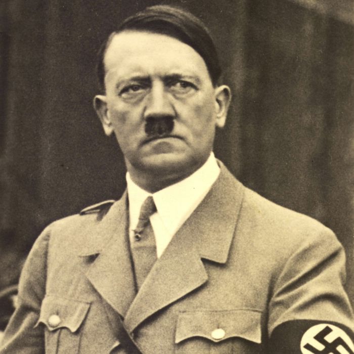 Перед смертью Гитлер скрывался в бункере по зданием Рейхканцелярии./Фото: ru.vedicencyclopedia.org