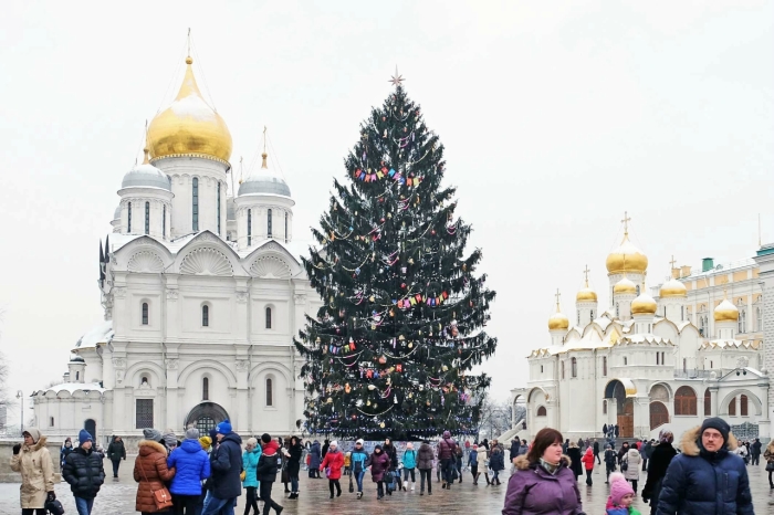 Наряженная елка на Соборной площади Кремля./Фото: img-fotki.yandex.ru