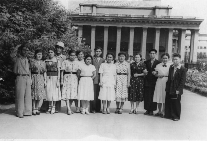 Студенты-калмыки. Новосибирск, фото 1956 года.