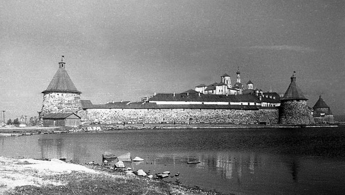 Соловецкий Лагерь Особого Назначения был основан на месте бывшего мужского монастыря./Фото: 900igr.net