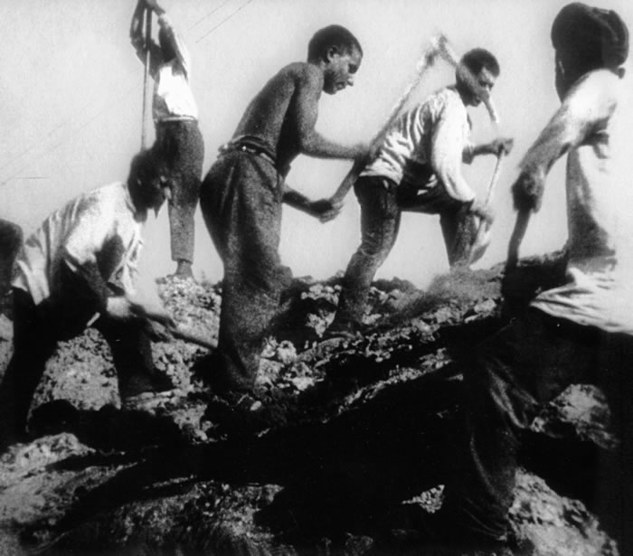 Арестанты добывали уголь и копали шахты./Фото: gulaghistory.org