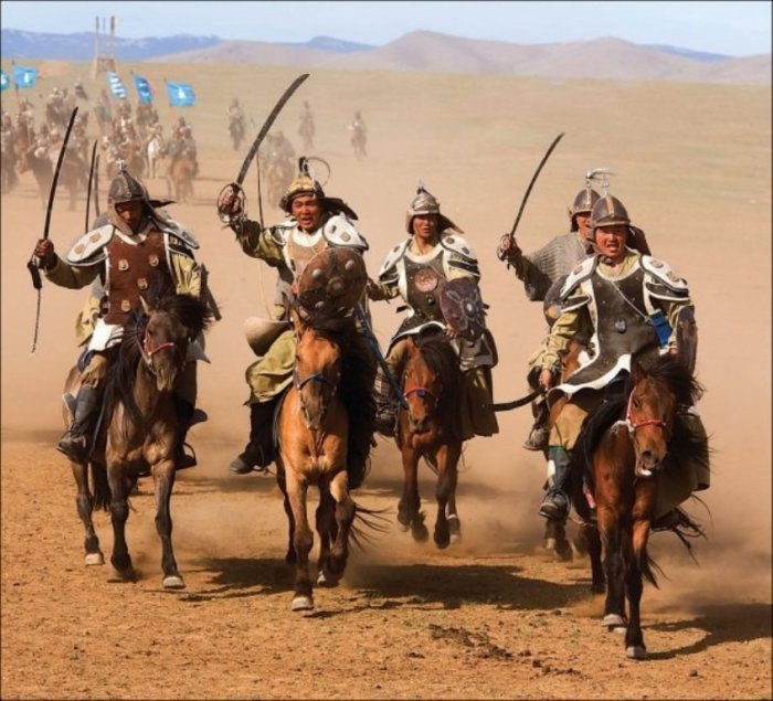 Монгольские всадники./Фото: mtdata.ru