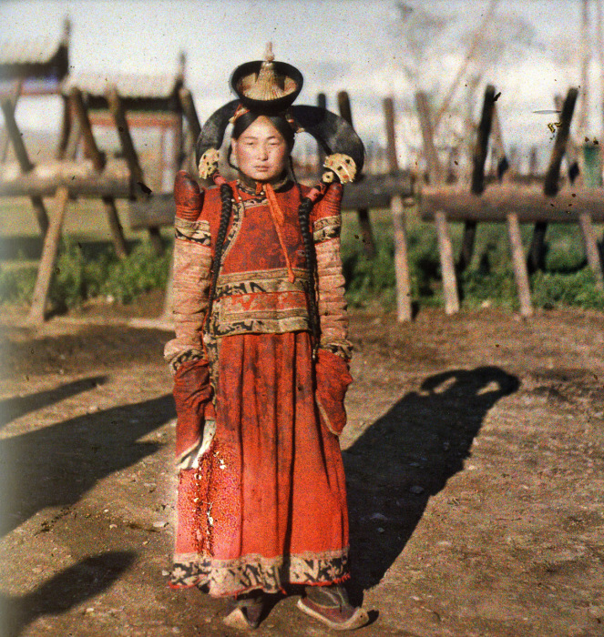 Женский монгольский костюм./Фото:n-costume.livejournal.com