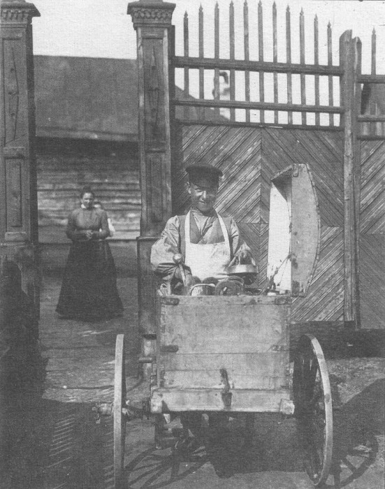 Разносчик мороженого, 1899 год./Фото: cn15.nevsedoma.com.ua