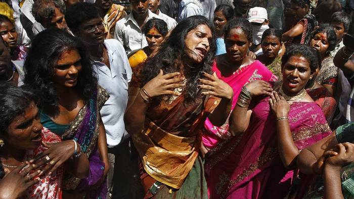 По разным подсчетам, численность индийской касты хиджра составляет от полумиллиона до 5 миллионов человек./Фото: human-anomalies.ru