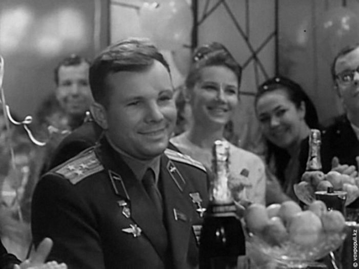 Юрий Гагарин на съемках «Голубого огонька»./Фото: mana.su