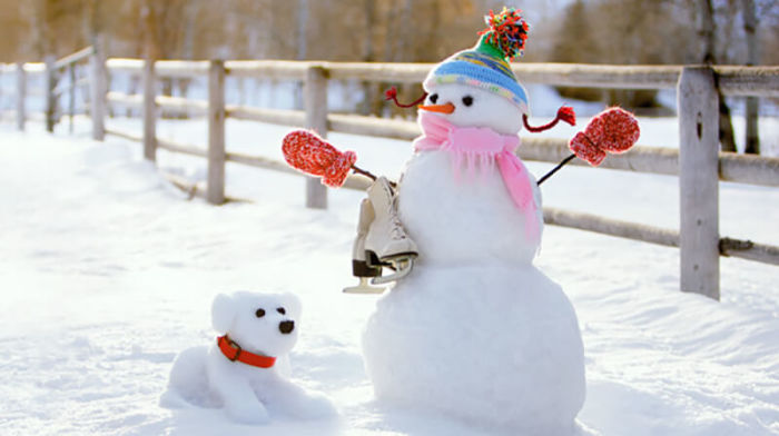 Сегодня снеговики – это забавные и веселые снежные герои./Фото: vtemu.by