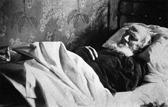 Толстой умер в возрасте 82 лет