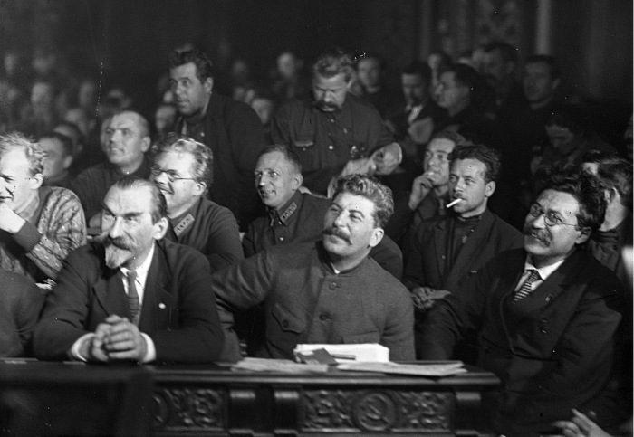 Сталин на XV съезде ВКП(б). Фото 1927 года