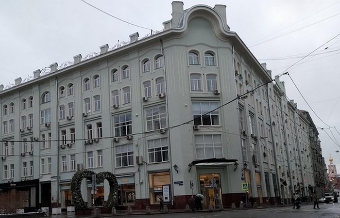 В этом здании находился самый «престижный» бордель Москвы 19-го века (гостиница «Англия»).libraries.io