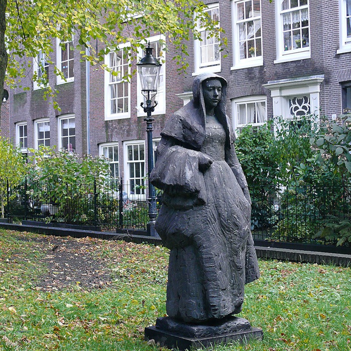Памятник бегинке в Амстердаме. Источник: https://platpaul.livejournal.com