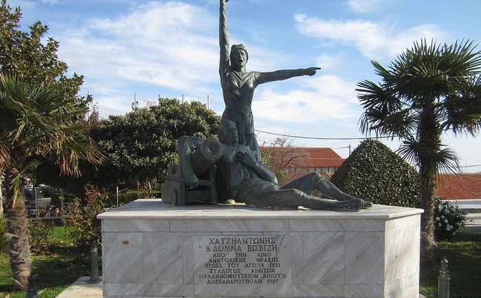 Памятник Домне Висвизи и её мужу.