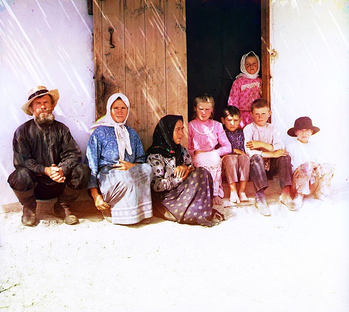 Семья русских поселенцев в Азии, 1905 год.