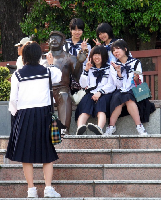 Японские девушки потихоньку становятся смелее.