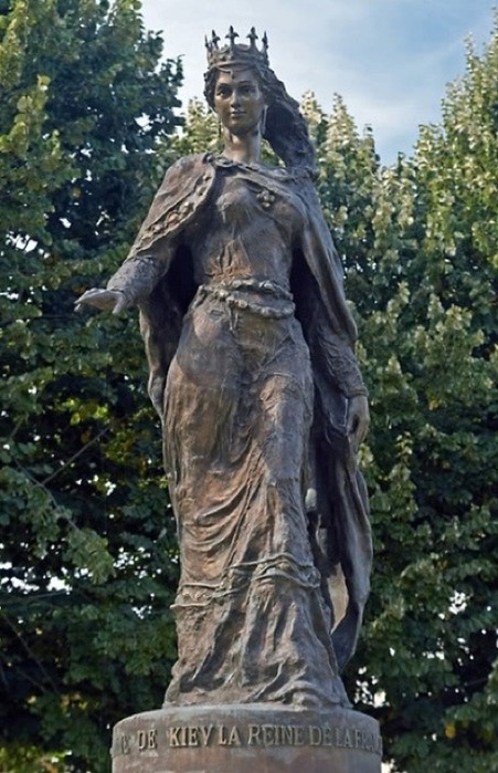 Подвижность, открытость, смелость Анны замечательно переданы во французском памятнике 2005 года.