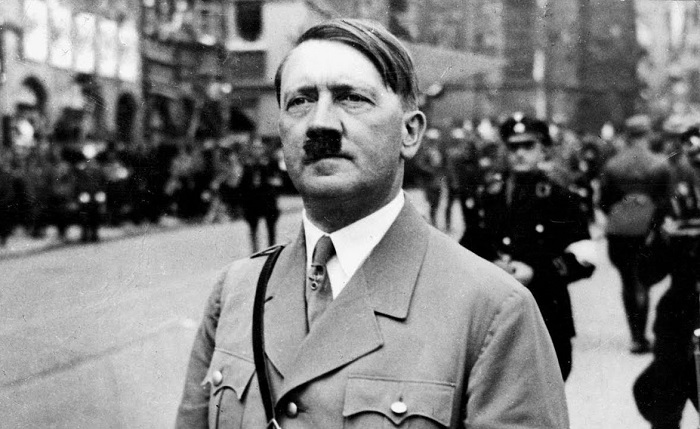 Гитлера собирались показательно судить и повесить. Чтобы нельзя было повесить даже труп, Гитлер приказал сжечь своё тело.
