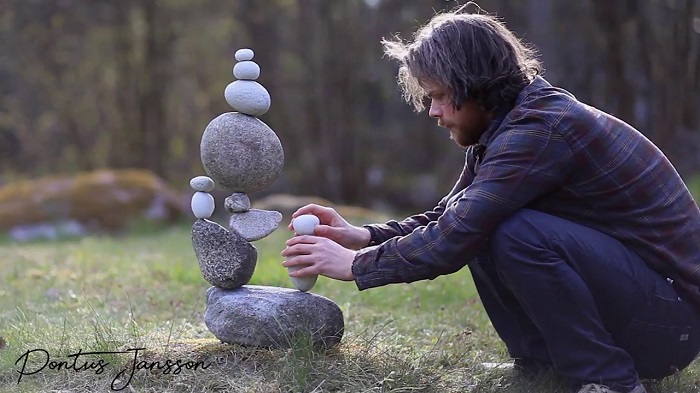 Чисто шведский вид скульптуры. Камни как часть природы самоценны по себе, умение находить точку равновесия тоже.