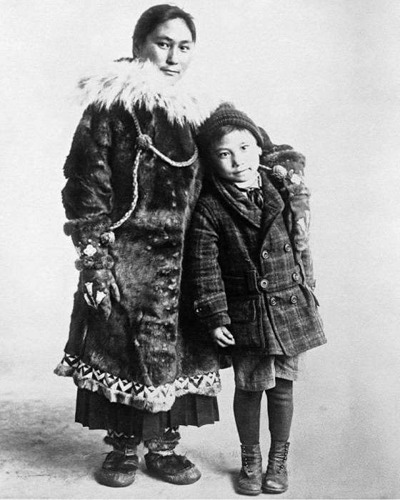 Ада Блэкджек с сыном Беннетом.