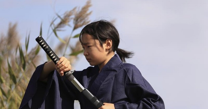 Чем чаще были войны, тем больше девочек обучали владению мечом и верховой езде.