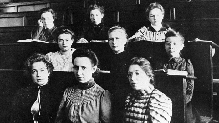 Исследователи говорят, что дорогу женщинам в высшее образование буквально проломили россиянки.