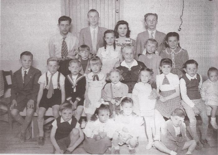 Ученики и учителя русского класса в Аргентине, 1945 год.