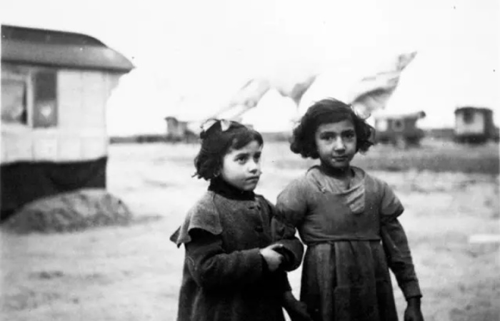 Фотографии жизни немецких цыган перед уничтожением в концлагерях.