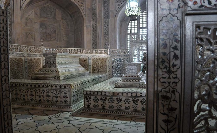Гробницы Шах-Джахана и Мумтаз-Махал.
